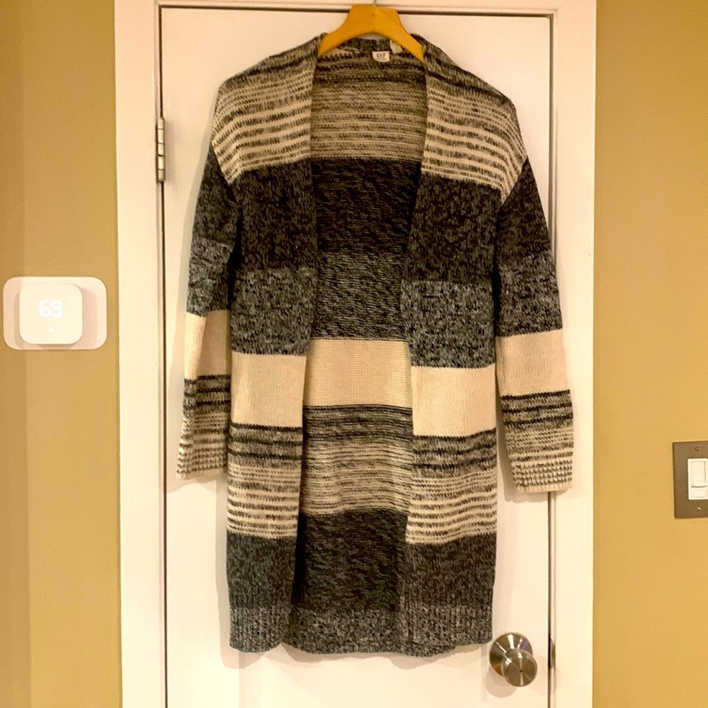 Gap. Small grey, black & cream long cardigan sweater. Excellent condition.
